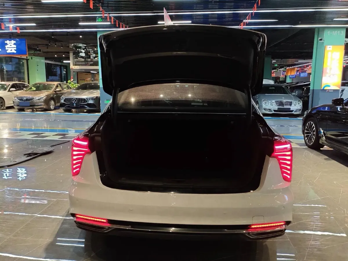 2025 HongQi H5 2.0T 224HP L4 8AT,autocango,china used car exporter,china ev exporter,chinese used car exporter,chinese used ev exporter