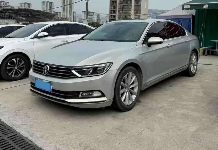 2017 Volkswagen Magotan 1.8T 180HP L4 7DCT,autocango,china used car exporter,china ev exporter,chinese used car exporter,chinese used ev exporter