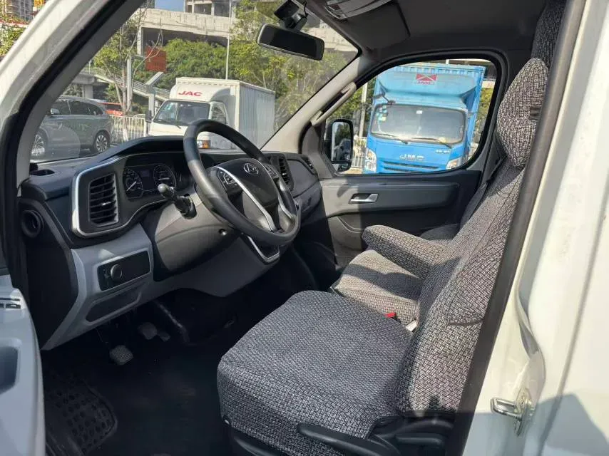 2025 MAXUS XinTu V80 2.0T 147HP L4 6MT,autocango,china used car exporter,china ev exporter,chinese used car exporter,chinese used ev exporter