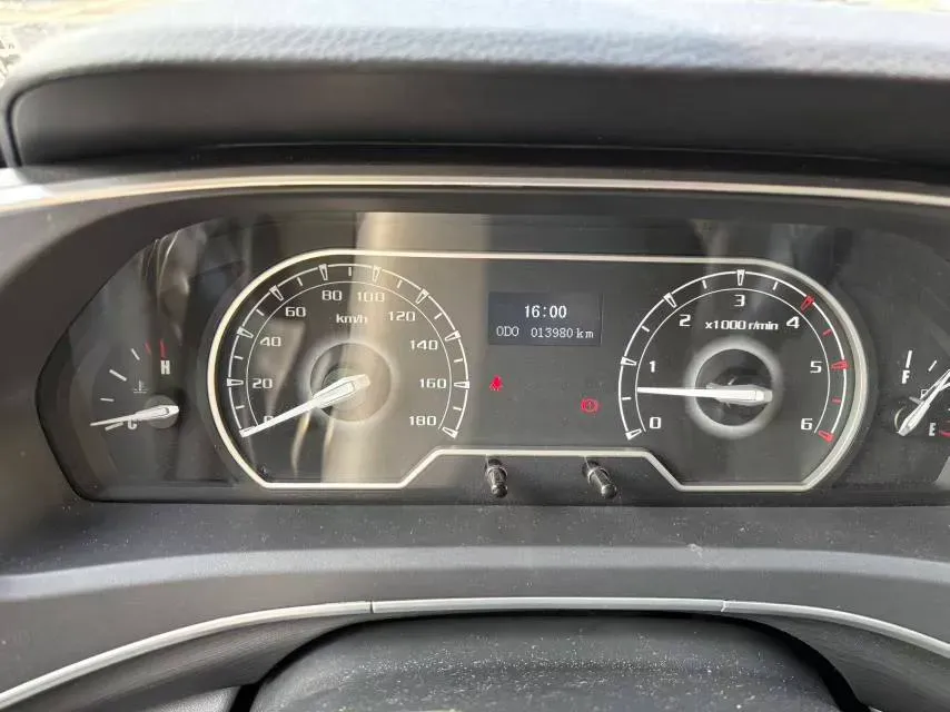 2025 MAXUS XinTu V80 2.0T 147HP L4 6MT,autocango,china used car exporter,china ev exporter,chinese used car exporter,chinese used ev exporter