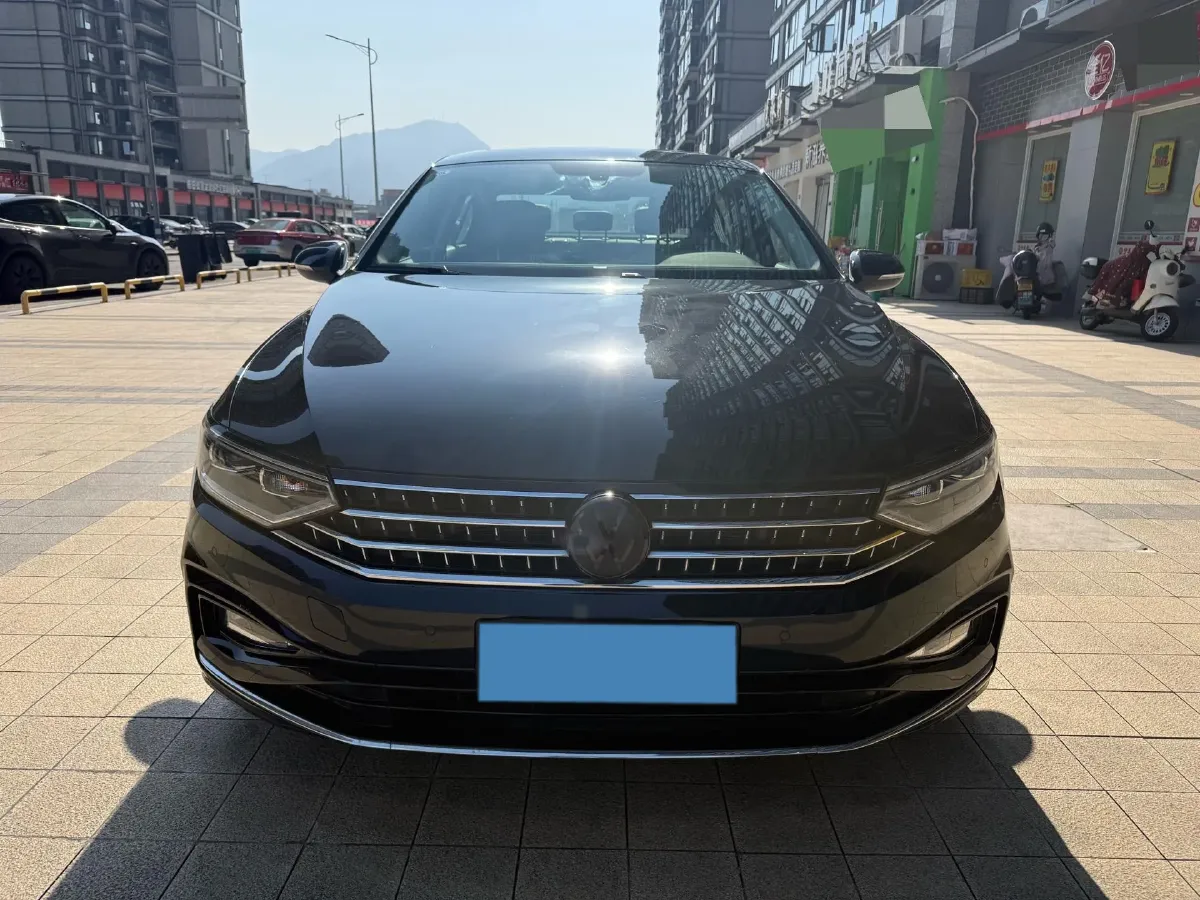 2023 Volkswagen Magotan 2.0T 186HP L4 7DCT,autocango,china used car exporter,china ev exporter,chinese used car exporter,chinese used ev exporter
