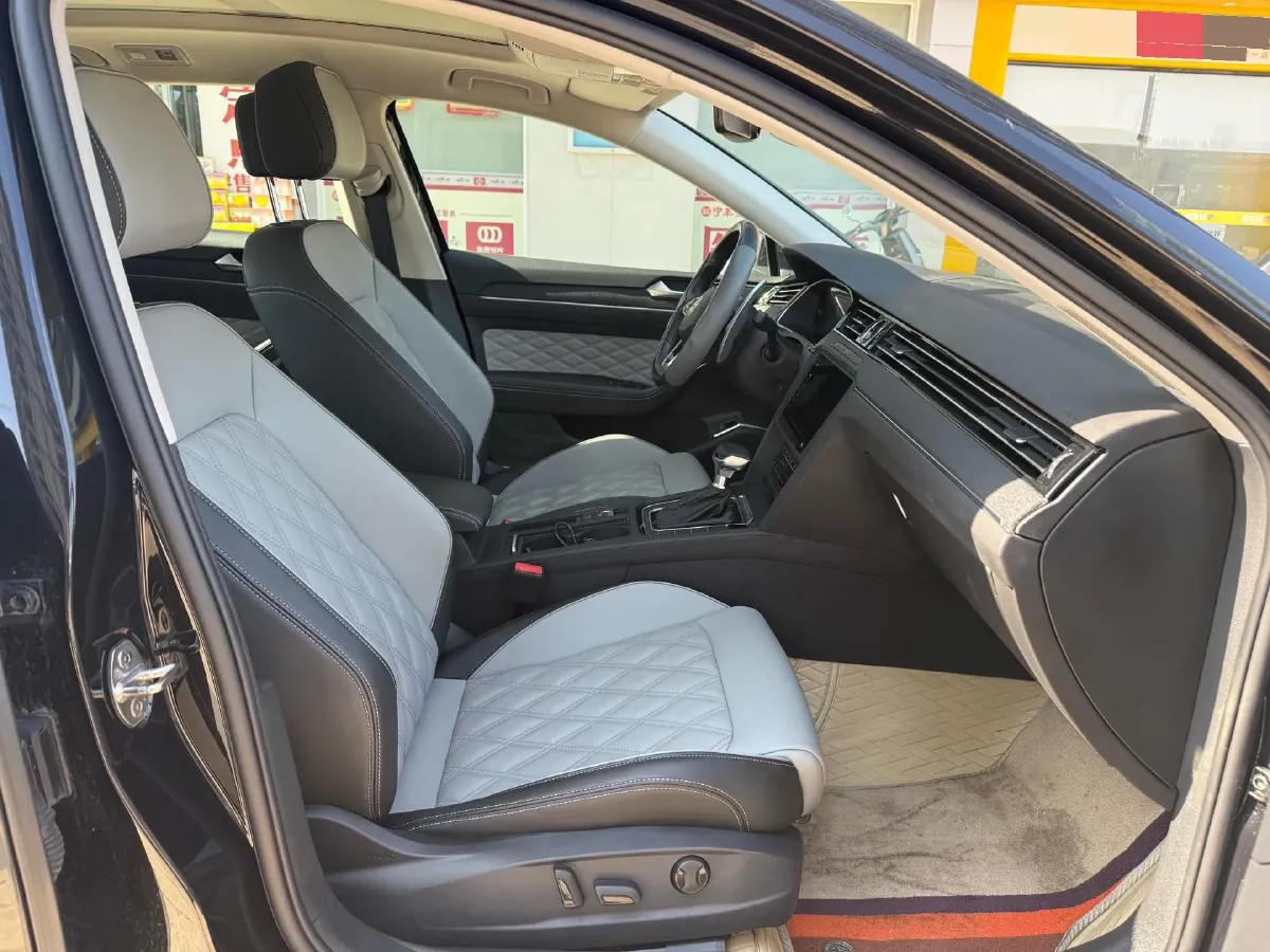 2023 Volkswagen Magotan 2.0T 186HP L4 7DCT,autocango,china used car exporter,china ev exporter,chinese used car exporter,chinese used ev exporter