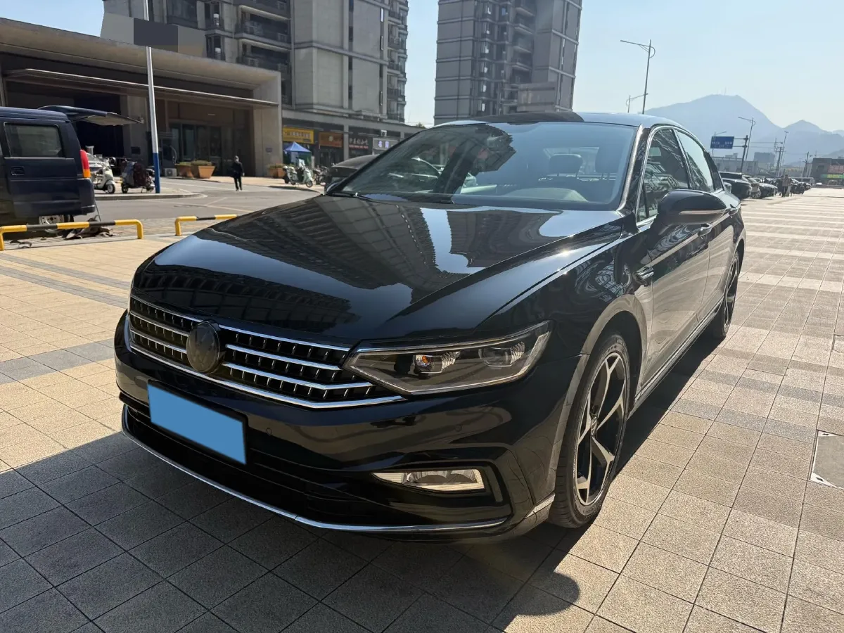 2023 Volkswagen Magotan 2.0T 186HP L4 7DCT,autocango,china used car exporter,china ev exporter,chinese used car exporter,chinese used ev exporter