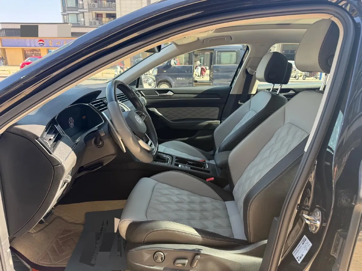 2023 Volkswagen Magotan 2.0T 186HP L4 7DCT,autocango,china used car exporter,china ev exporter,chinese used car exporter,chinese used ev exporter