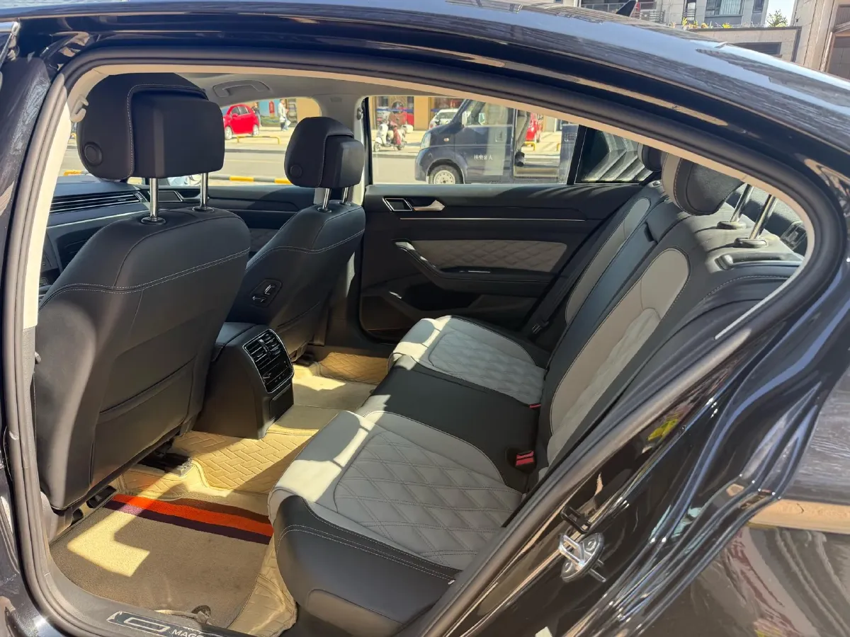 2023 Volkswagen Magotan 2.0T 186HP L4 7DCT,autocango,china used car exporter,china ev exporter,chinese used car exporter,chinese used ev exporter