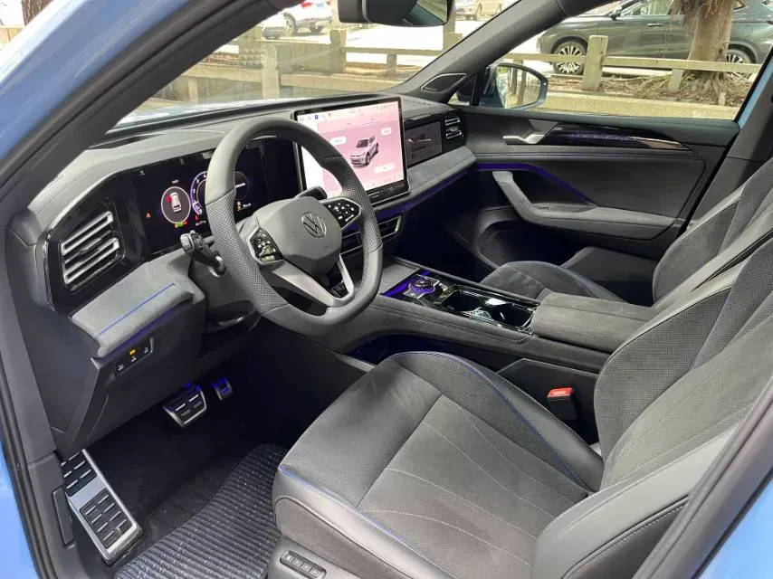 2024 Volkswagen Tiguan L 2.0T 220HP L4 7DCT,autocango,china used car exporter,china ev exporter,chinese used car exporter,chinese used ev exporter