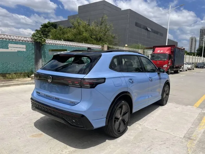 2024 Volkswagen Tiguan L 2.0T 220HP L4 7DCT,autocango,china used car exporter,china ev exporter,chinese used car exporter,chinese used ev exporter