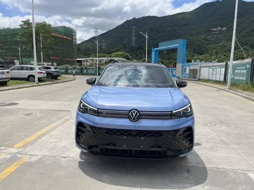 2024 Volkswagen Tiguan L 2.0T 220HP L4 7DCT,autocango,china used car exporter,china ev exporter,chinese used car exporter,chinese used ev exporter