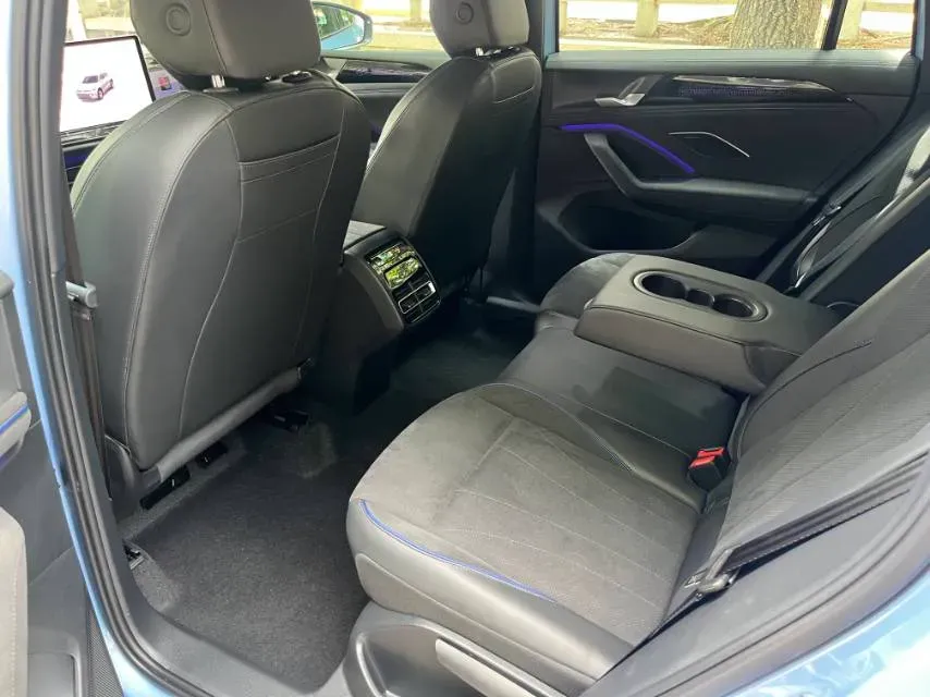 2024 Volkswagen Tiguan L 2.0T 220HP L4 7DCT,autocango,china used car exporter,china ev exporter,chinese used car exporter,chinese used ev exporter