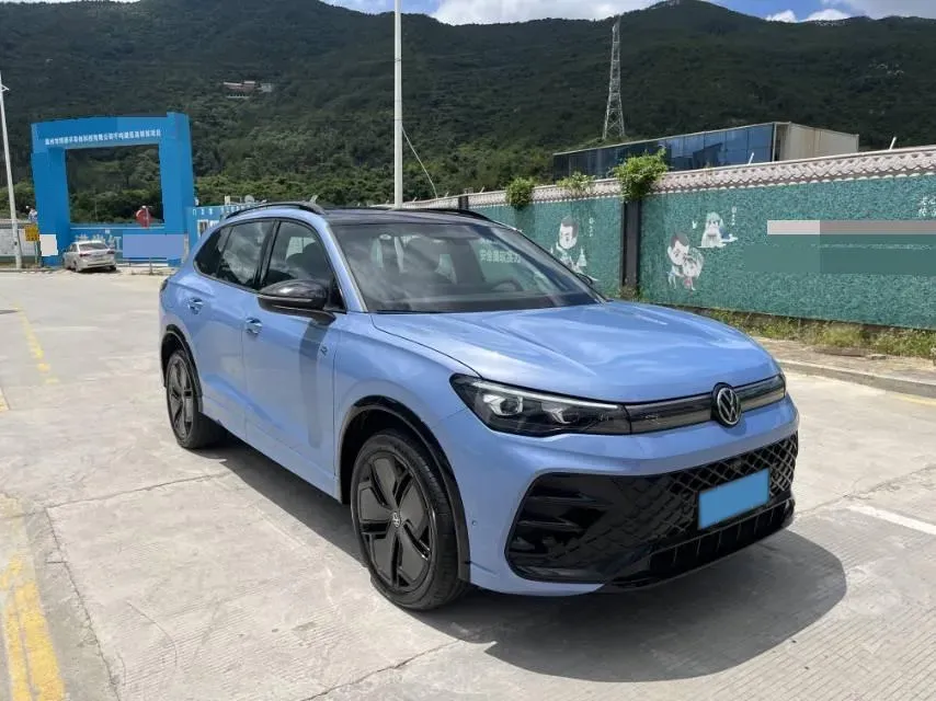 2024 Volkswagen Tiguan L 2.0T 220HP L4 7DCT,autocango,china used car exporter,china ev exporter,chinese used car exporter,chinese used ev exporter