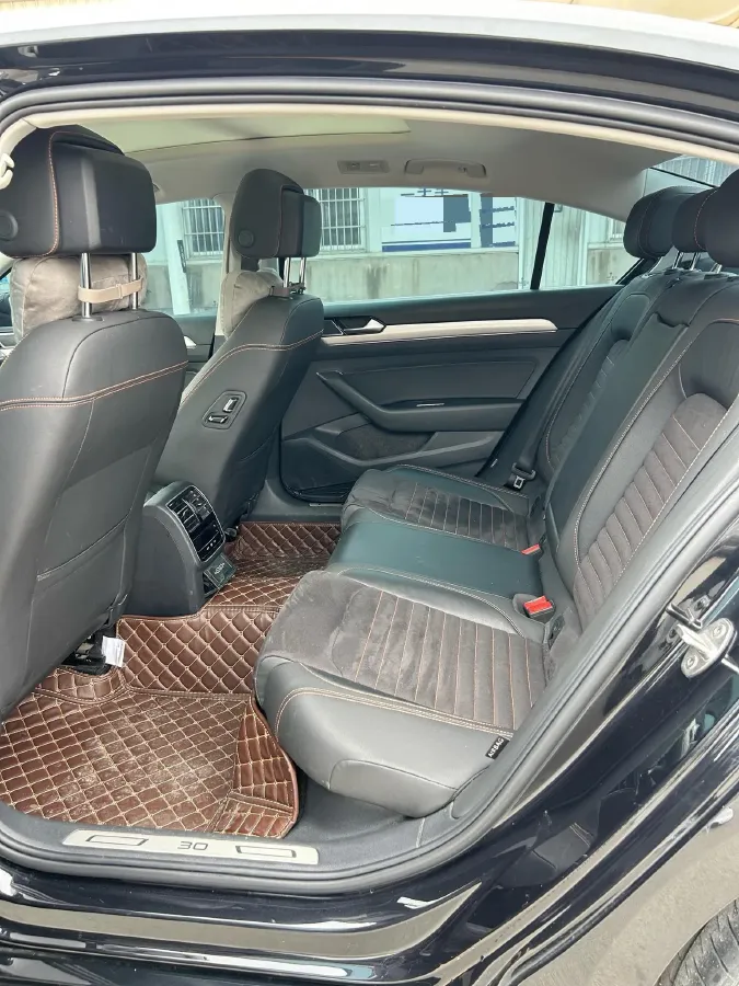 2021 Volkswagen Magotan 2.0T 186HP L4 7DCT,autocango,china used car exporter,china ev exporter,chinese used car exporter,chinese used ev exporter