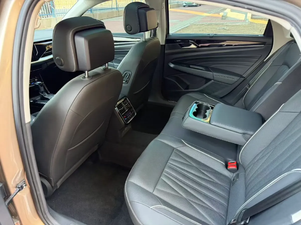 2021 Volkswagen Passat 2.0T 186HP L4 7DCT,autocango,china used car exporter,china ev exporter,chinese used car exporter,chinese used ev exporter