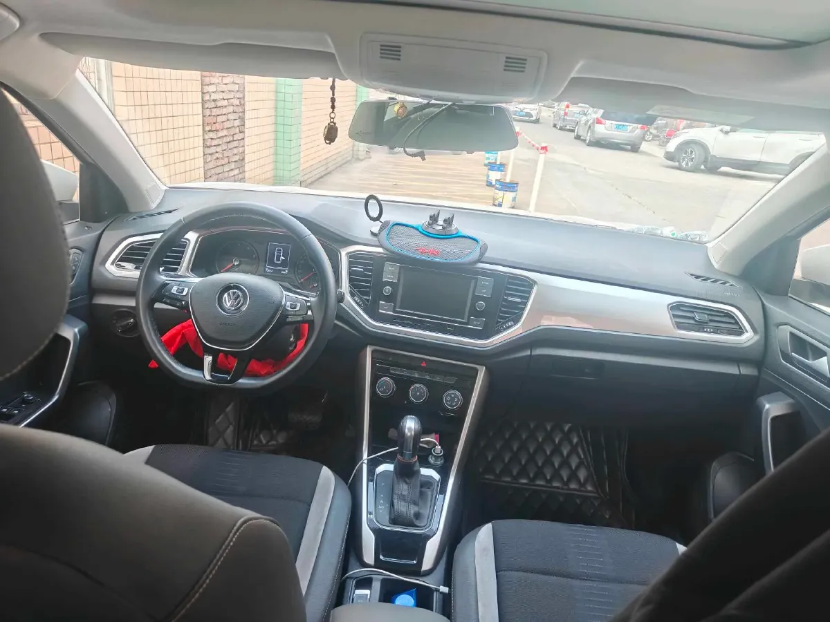 2020 Volkswagen T-Roc 1.4T 131HP L4 7DCT,autocango,china used car exporter,china ev exporter,chinese used car exporter,chinese used ev exporter