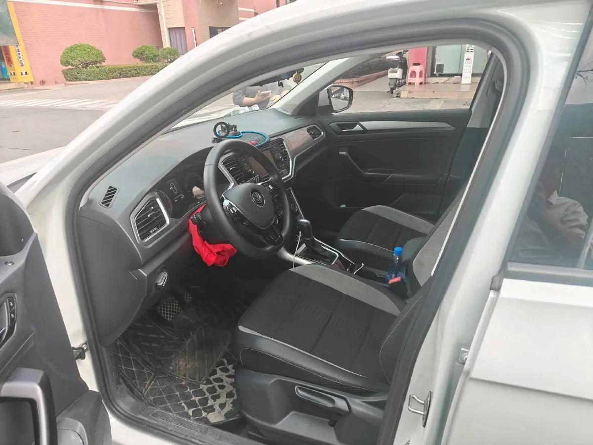 2020 Volkswagen T-Roc 1.4T 131HP L4 7DCT,autocango,china used car exporter,china ev exporter,chinese used car exporter,chinese used ev exporter