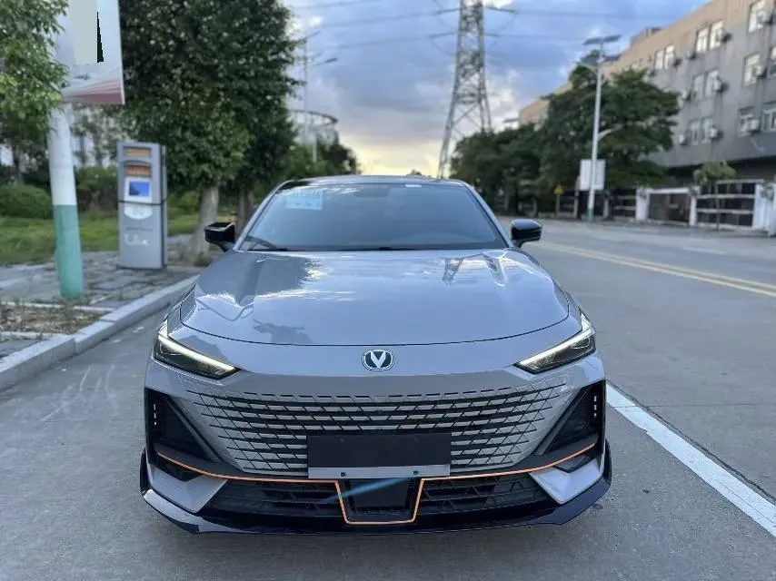 2022 ChangAn UNI-V 1.5T 188HP L4 7DCT,autocango,china used car exporter,china ev exporter,chinese used car exporter,chinese used ev exporter