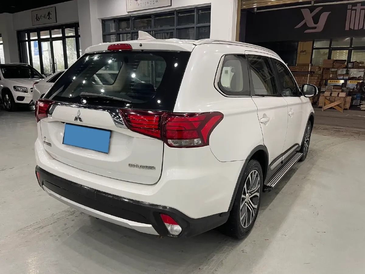 2018 Mitsubishi Outlander 2.0L 166HP L4 CVT,autocango,china used car exporter,china ev exporter,chinese used car exporter,chinese used ev exporter