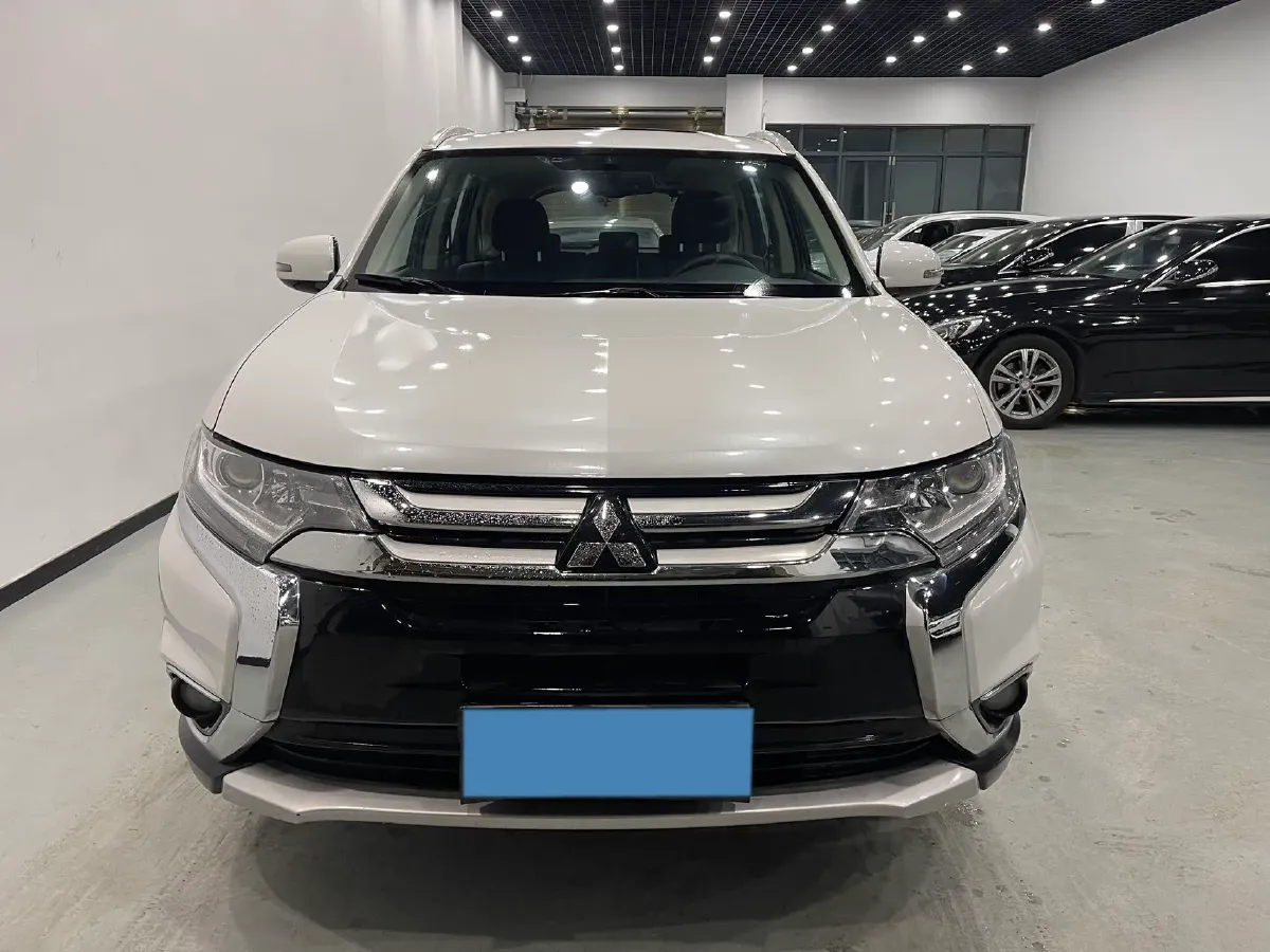 2018 Mitsubishi Outlander 2.0L 166HP L4 CVT,autocango,china used car exporter,china ev exporter,chinese used car exporter,chinese used ev exporter
