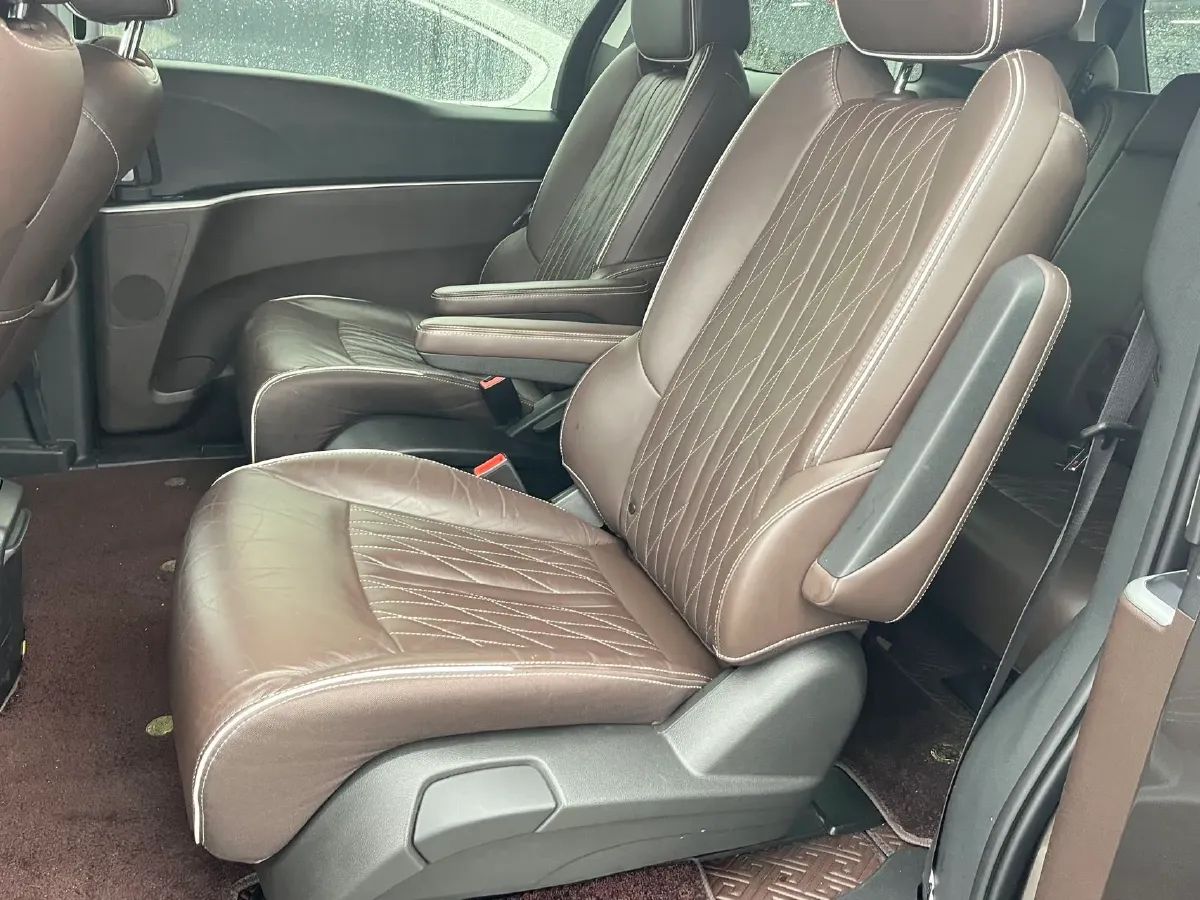 2022 Buick GL8 2.0T 237HP L4 9AT,autocango,china used car exporter,china ev exporter,chinese used car exporter,chinese used ev exporter