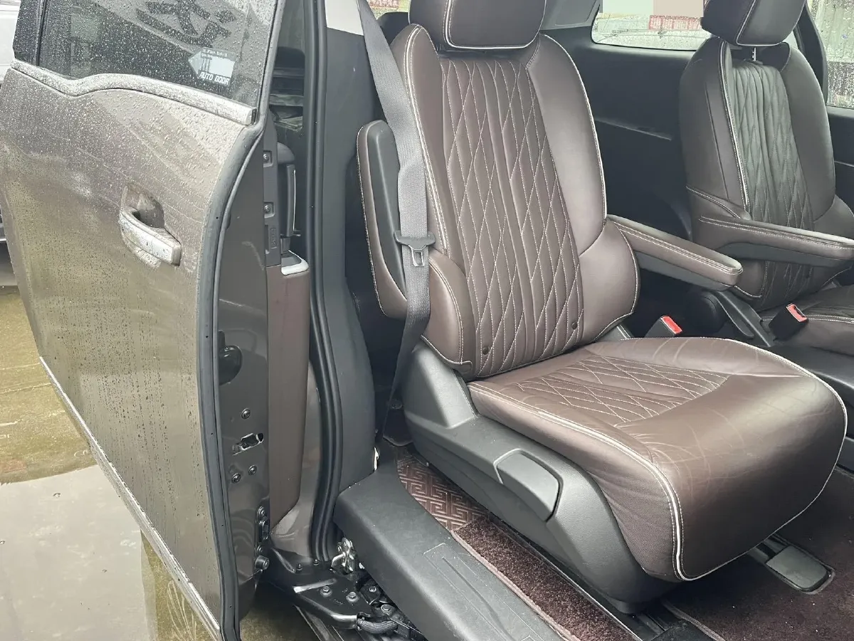 2022 Buick GL8 2.0T 237HP L4 9AT,autocango,china used car exporter,china ev exporter,chinese used car exporter,chinese used ev exporter