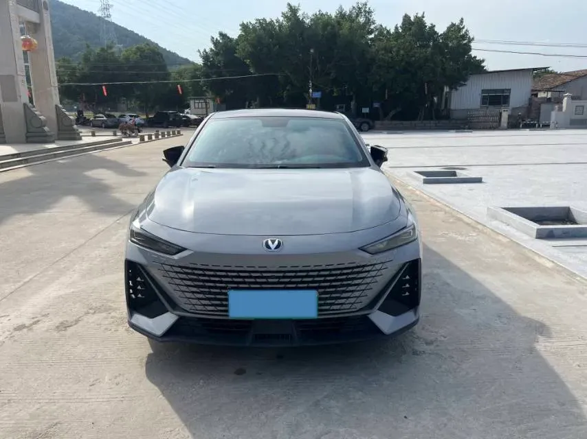 2022 ChangAn UNI-V 1.5T 188HP L4 7DCT,autocango,china used car exporter,china ev exporter,chinese used car exporter,chinese used ev exporter