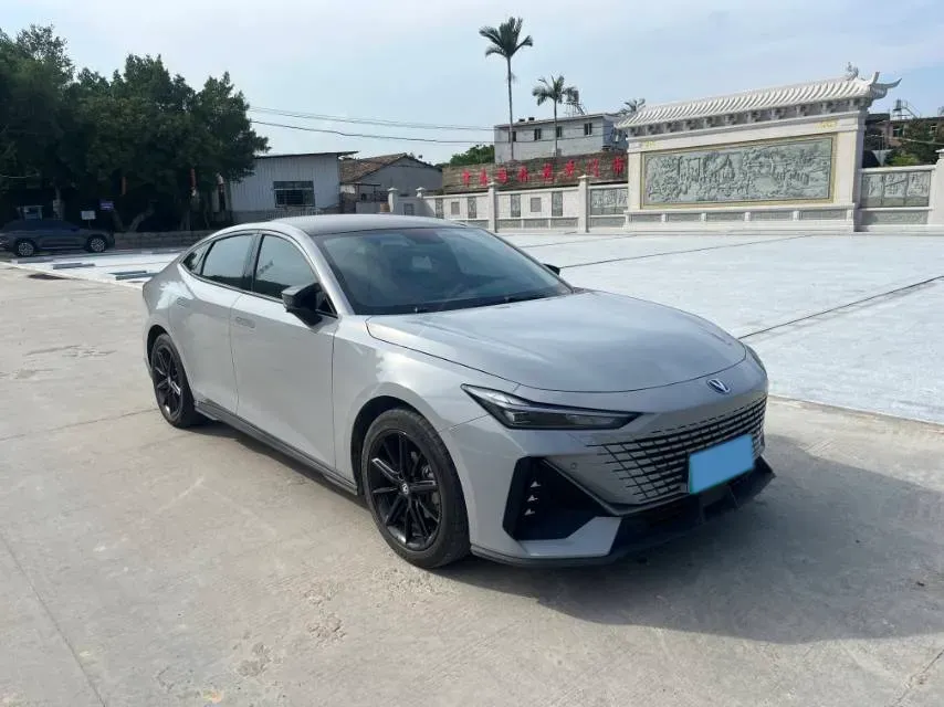2022 ChangAn UNI-V 1.5T 188HP L4 7DCT,autocango,china used car exporter,china ev exporter,chinese used car exporter,chinese used ev exporter