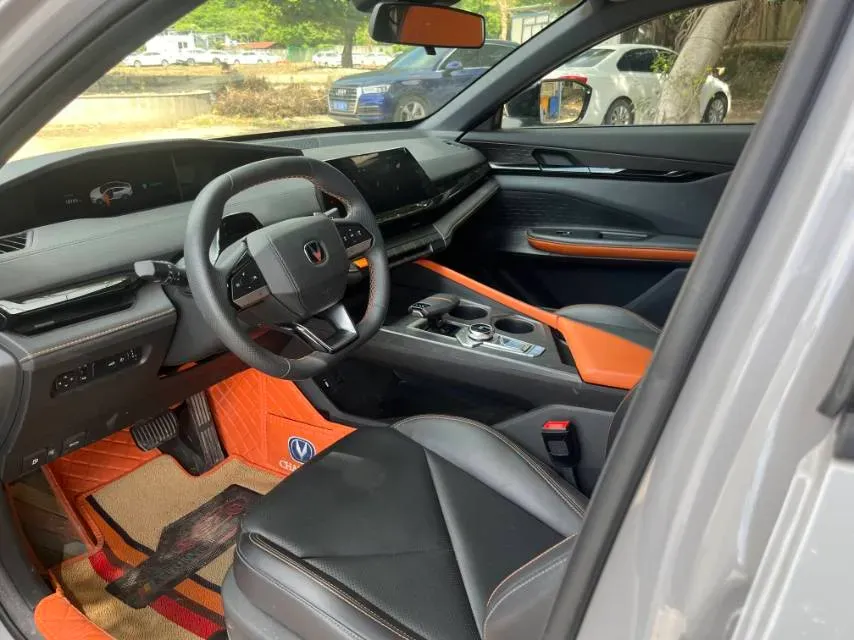 2022 ChangAn UNI-V 1.5T 188HP L4 7DCT,autocango,china used car exporter,china ev exporter,chinese used car exporter,chinese used ev exporter