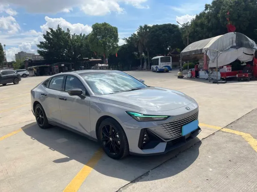 2022 ChangAn UNI-V 1.5T 188HP L4 7DCT,autocango,china used car exporter,china ev exporter,chinese used car exporter,chinese used ev exporter