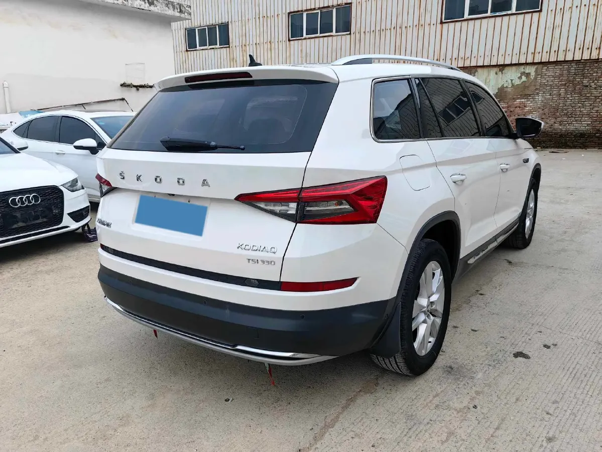 2019 Skoda Superb 2.0T 220HP L4 7DCT,autocango,china used car exporter,china ev exporter,chinese used car exporter,chinese used ev exporter