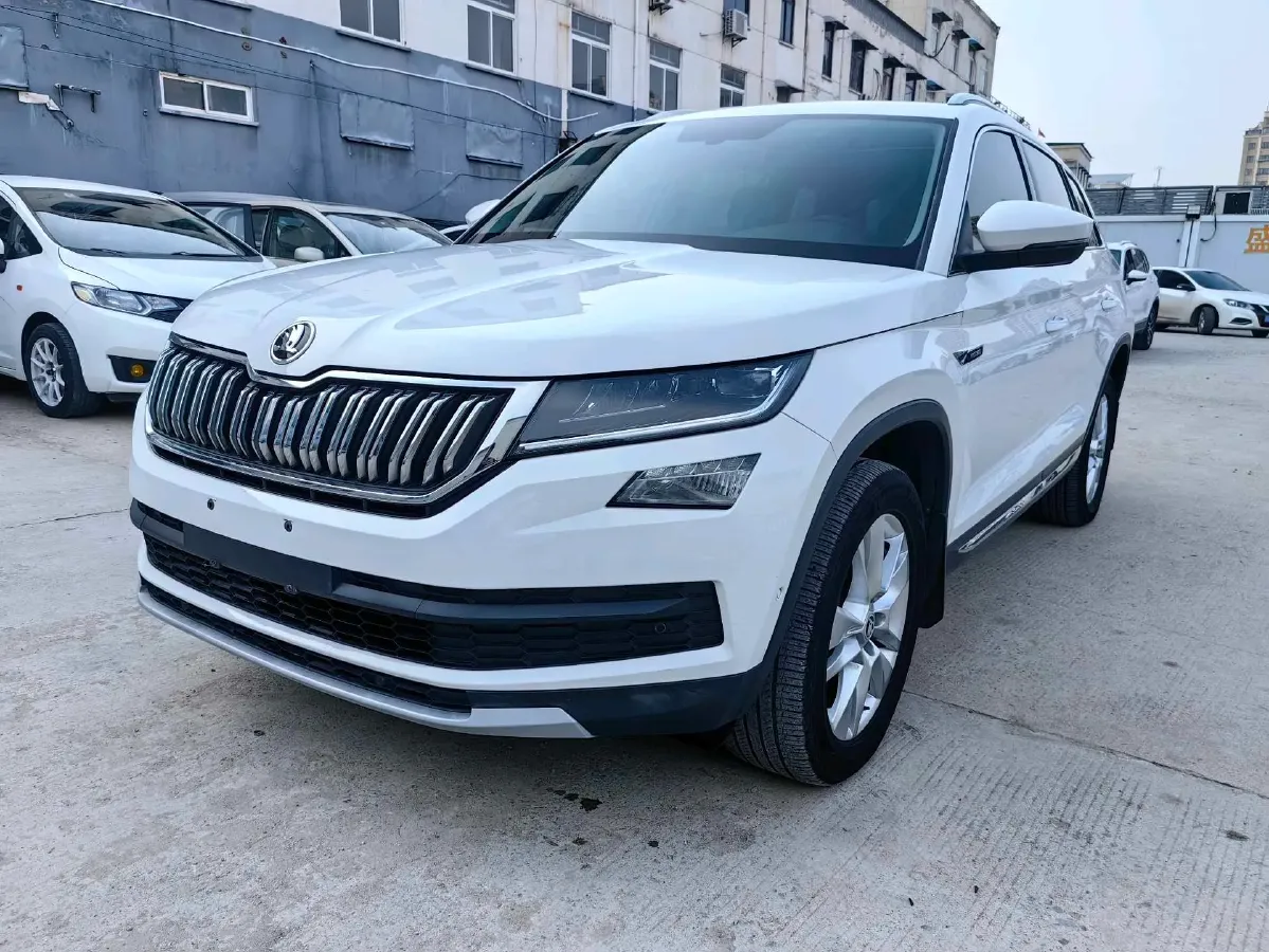 2019 Skoda Superb 2.0T 220HP L4 7DCT,autocango,china used car exporter,china ev exporter,chinese used car exporter,chinese used ev exporter