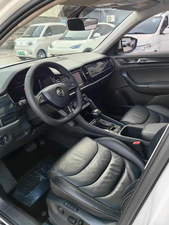 2019 Skoda Superb 2.0T 220HP L4 7DCT,autocango,china used car exporter,china ev exporter,chinese used car exporter,chinese used ev exporter