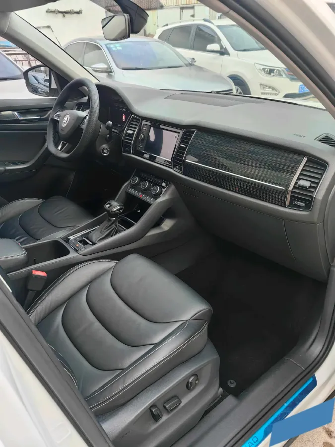 2019 Skoda Superb 2.0T 220HP L4 7DCT,autocango,china used car exporter,china ev exporter,chinese used car exporter,chinese used ev exporter