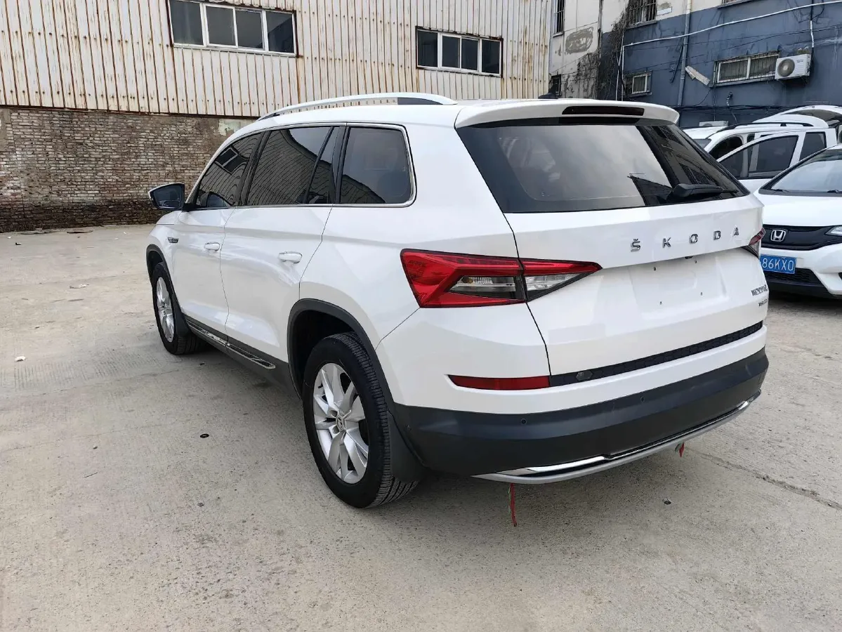 2019 Skoda Superb 2.0T 220HP L4 7DCT,autocango,china used car exporter,china ev exporter,chinese used car exporter,chinese used ev exporter
