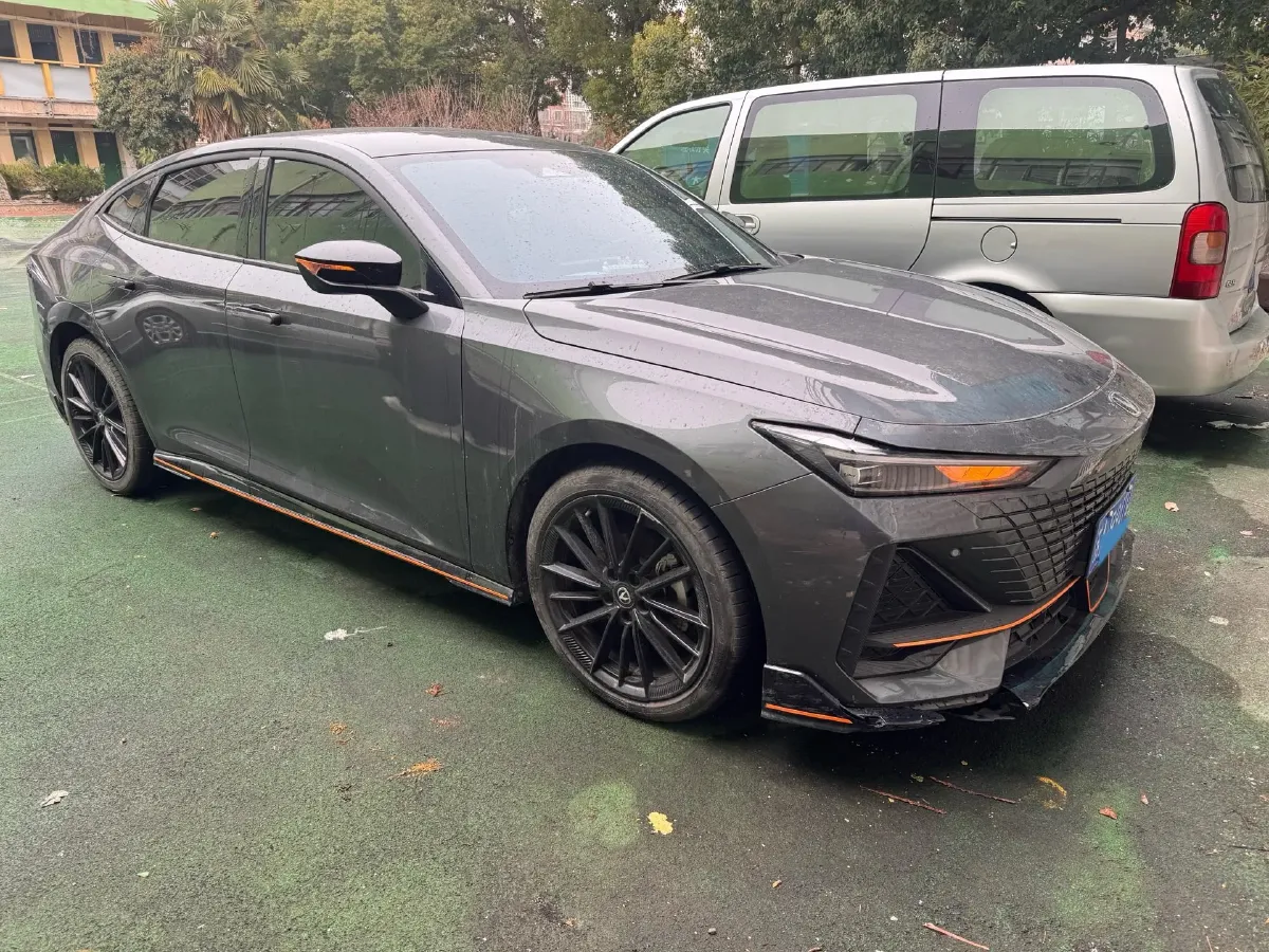 2023 ChangAn UNI-V 1.5T 188HP L4 7DCT,autocango,china used car exporter,china ev exporter,chinese used car exporter,chinese used ev exporter