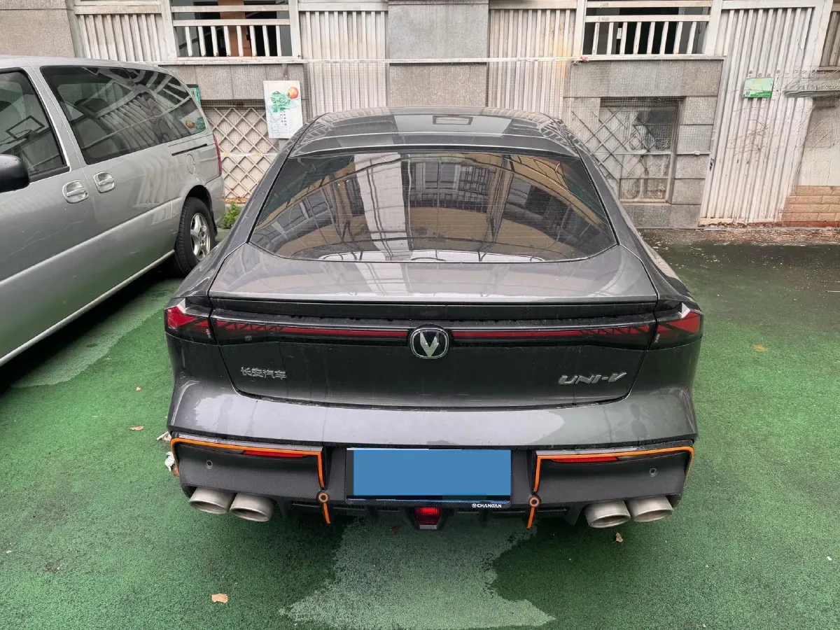 2023 ChangAn UNI-V 1.5T 188HP L4 7DCT,autocango,china used car exporter,china ev exporter,chinese used car exporter,chinese used ev exporter