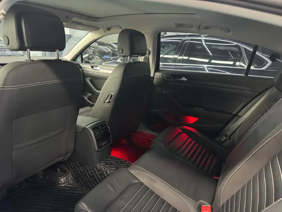 2020 Volkswagen Magotan 2.0T 186HP L4 7DCT,autocango,china used car exporter,china ev exporter,chinese used car exporter,chinese used ev exporter