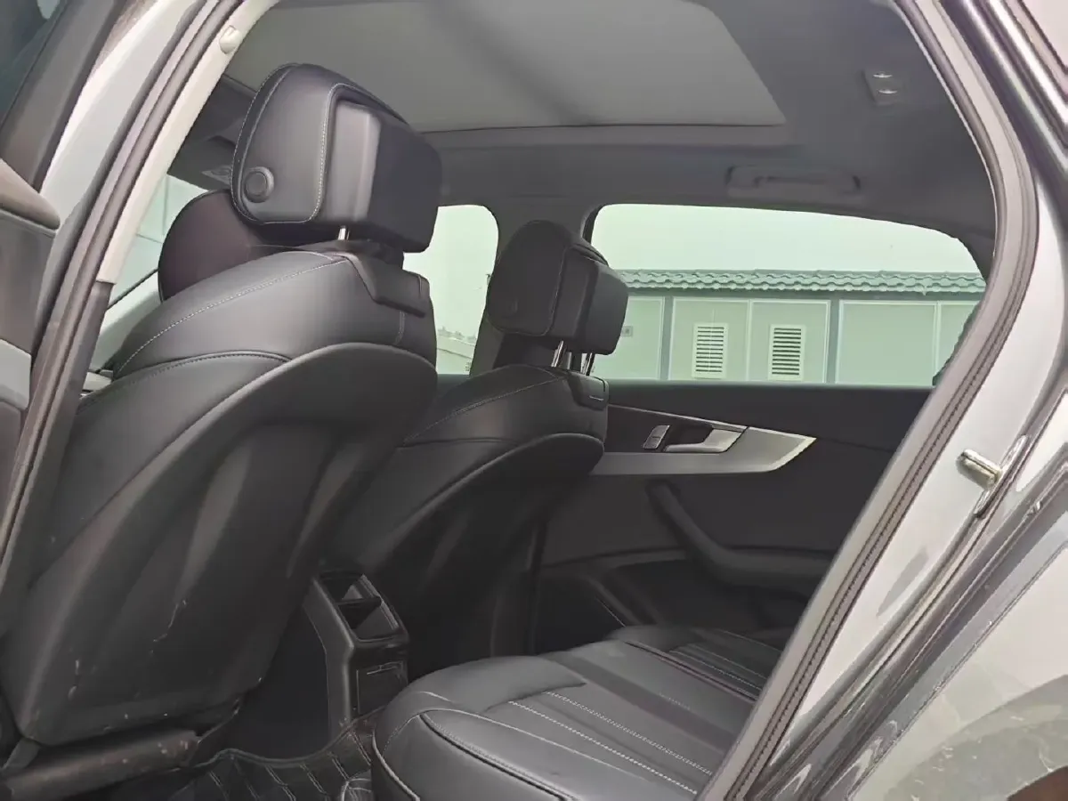 2024 Audi A4L 2.0T 190HP L4 7DCT,autocango,china used car exporter,china ev exporter,chinese used car exporter,chinese used ev exporter