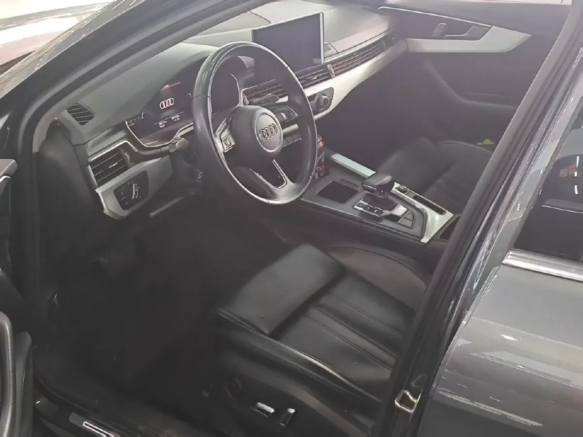 2024 Audi A4L 2.0T 190HP L4 7DCT,autocango,china used car exporter,china ev exporter,chinese used car exporter,chinese used ev exporter