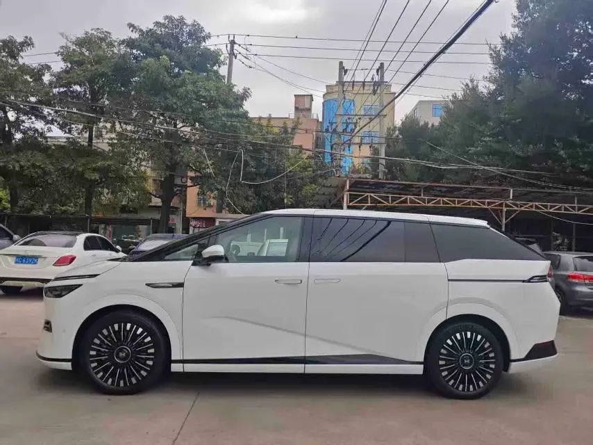2025 Xpeng X9 BEV,autocango,china used car exporter,china ev exporter,chinese used car exporter,chinese used ev exporter