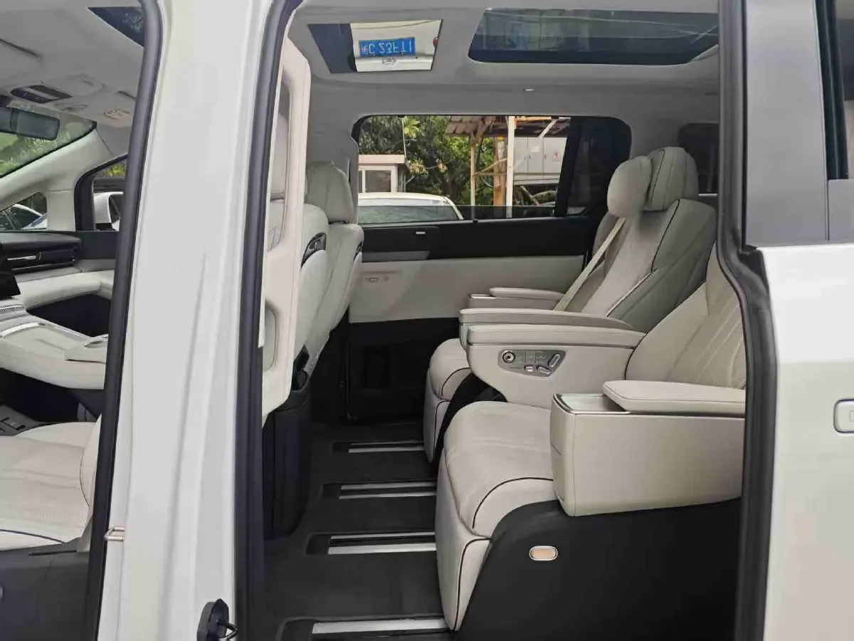 2025 Xpeng X9 BEV,autocango,china used car exporter,china ev exporter,chinese used car exporter,chinese used ev exporter