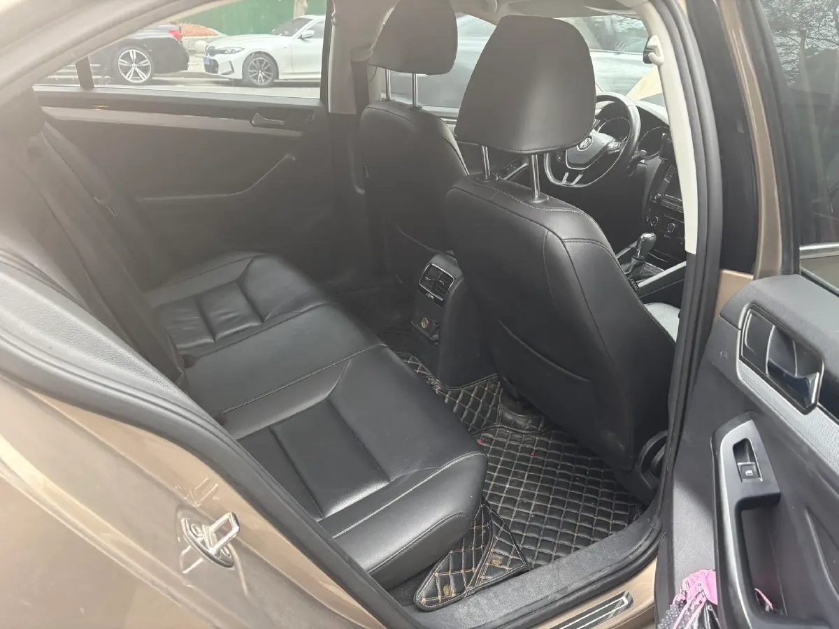 2019 Jeep Renegade 1.3T 173HP L4 7DCT,autocango,china used car exporter,china ev exporter,chinese used car exporter,chinese used ev exporter