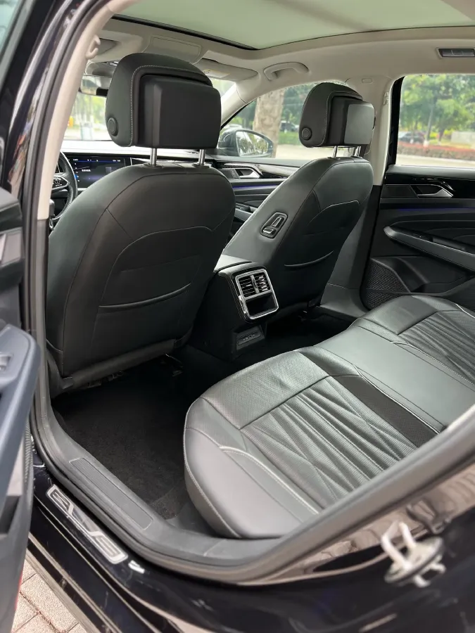 2023 Volkswagen Passat 2.0T 186HP L4 7DCT,autocango,china used car exporter,china ev exporter,chinese used car exporter,chinese used ev exporter