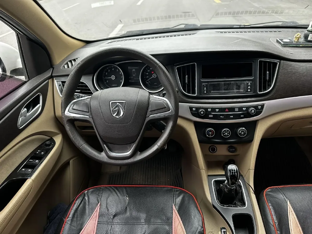 2019 BaoJun 730 1.5L 105HP L4 6MT,autocango,china used car exporter,china ev exporter,chinese used car exporter,chinese used ev exporter