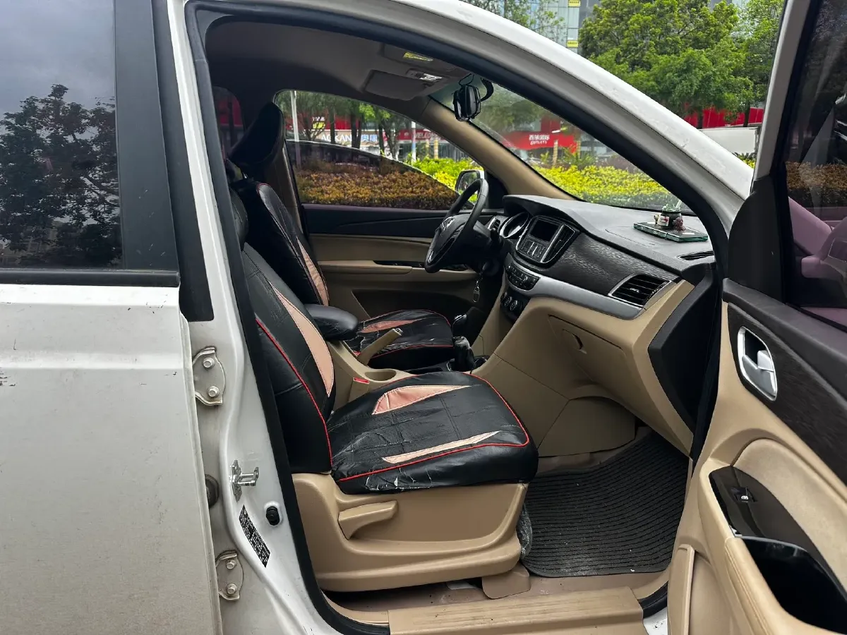 2019 BaoJun 730 1.5L 105HP L4 6MT,autocango,china used car exporter,china ev exporter,chinese used car exporter,chinese used ev exporter