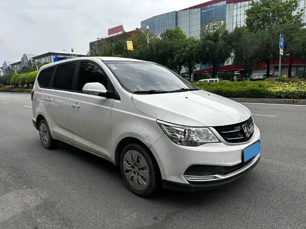 2019 BaoJun 730 1.5L 105HP L4 6MT,autocango,china used car exporter,china ev exporter,chinese used car exporter,chinese used ev exporter