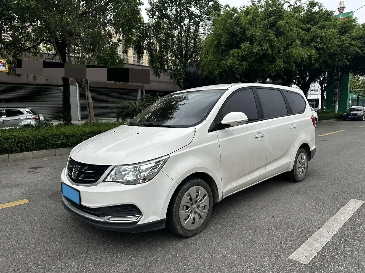 2019 BaoJun 730 1.5L 105HP L4 6MT,autocango,china used car exporter,china ev exporter,chinese used car exporter,chinese used ev exporter
