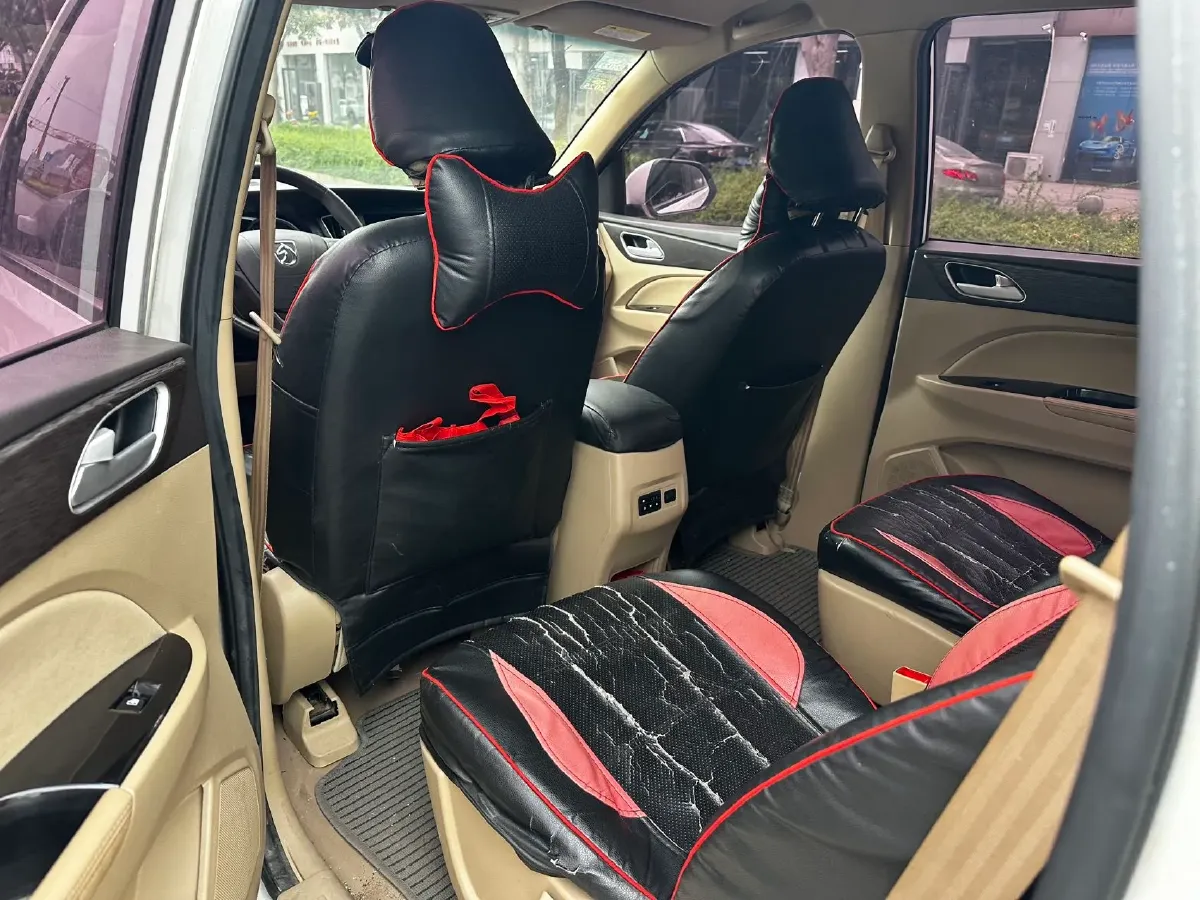 2019 BaoJun 730 1.5L 105HP L4 6MT,autocango,china used car exporter,china ev exporter,chinese used car exporter,chinese used ev exporter