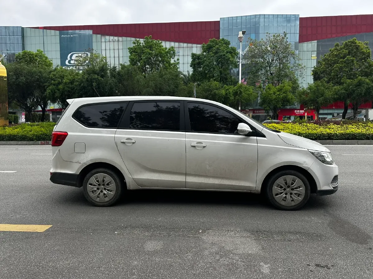 2019 BaoJun 730 1.5L 105HP L4 6MT,autocango,china used car exporter,china ev exporter,chinese used car exporter,chinese used ev exporter
