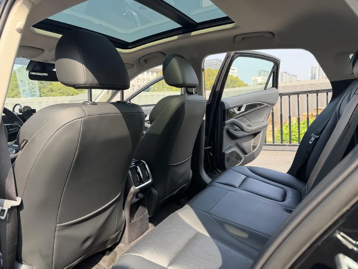 2023 Bestune B70 1.5T 169HP L4 7DCT,autocango,china used car exporter,china ev exporter,chinese used car exporter,chinese used ev exporter