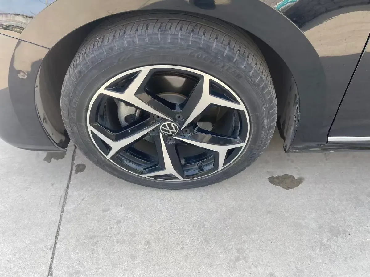 2024 Volkswagen Passat 2.0T 220HP L4 7DCT,autocango,china used car exporter,china ev exporter,chinese used car exporter,chinese used ev exporter