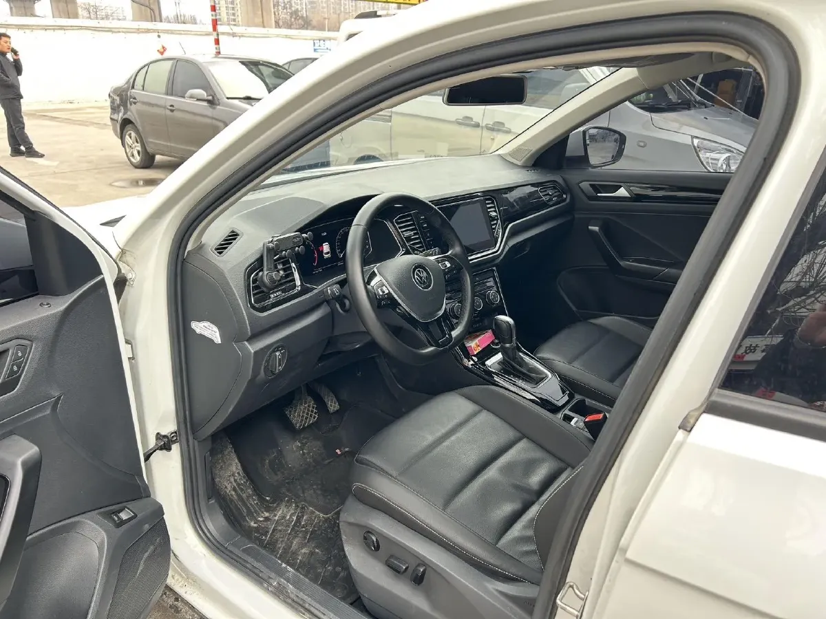 2022 Volkswagen T-Roc 1.4T 150HP L4 7DCT,autocango,china used car exporter,china ev exporter,chinese used car exporter,chinese used ev exporter